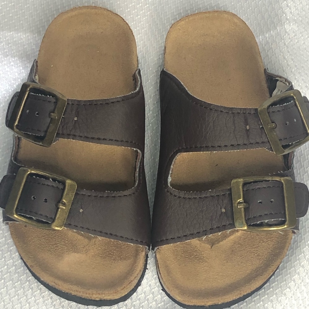 Children’s sandals‼️ Size:5/6 Like Birkenstock’s‼️